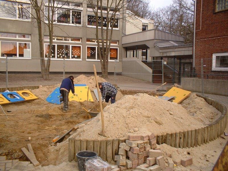 Kletterwürfel Baesweiler - Montage 1- Außenspielgerät zum Klettern