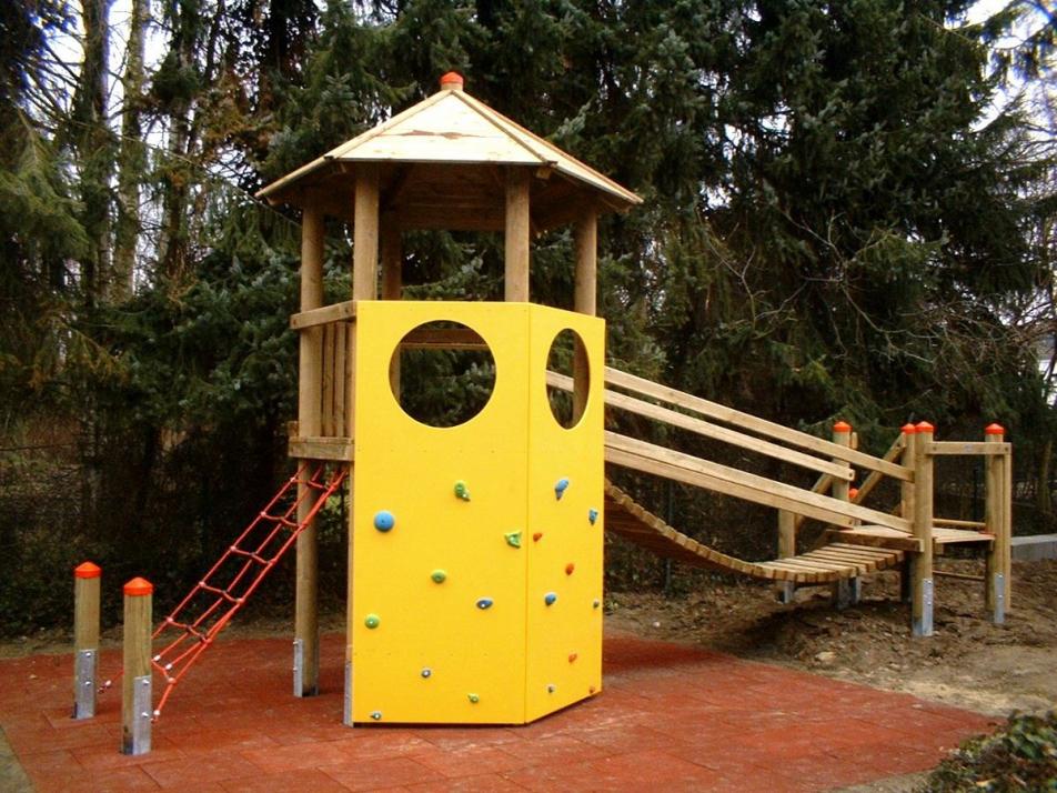 Kletterwand am Spielgerät- Außenspielgerät zum Klettern, Rutschen, Hangeln