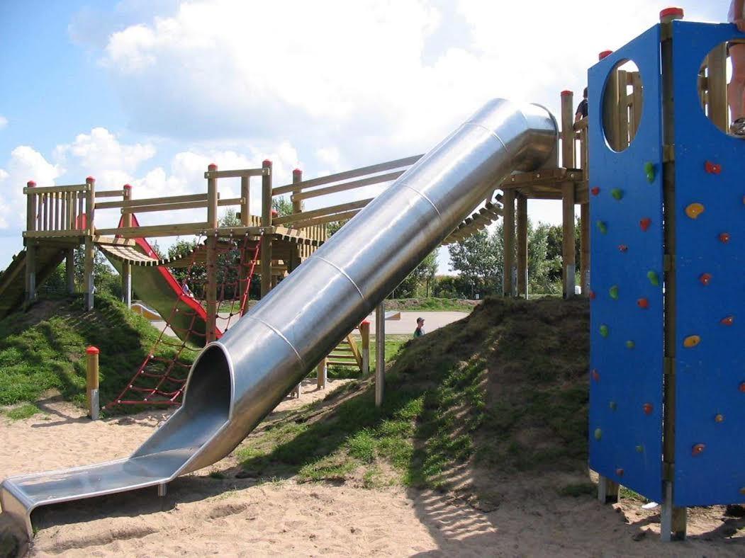 Fluchtrutsche - Röhrenrutsche auf Spielplatz