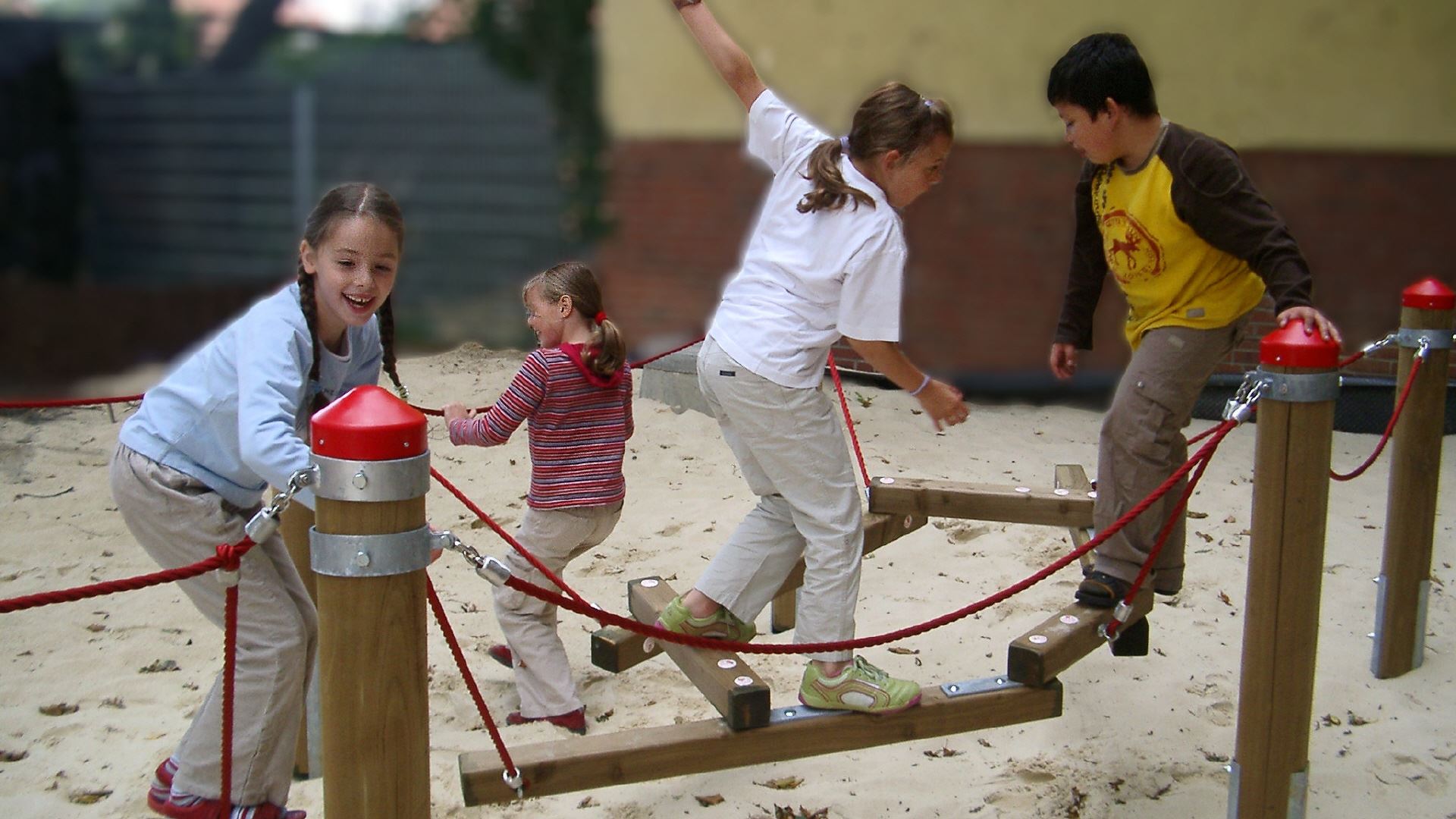 Motorik-Segmente Schule Ahlen - Tafelrunde - Außenspielanlage für den Schulhof 