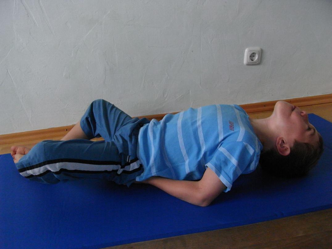 Yoga-Übung "Blubber" - Kinder-Yoga - Pilates beim Kinderturnen