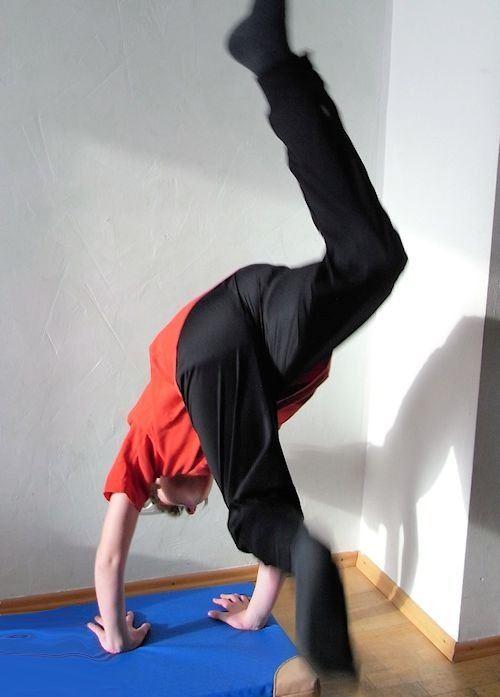 Handstandübung - Schritt 4 - Schwung nehmen