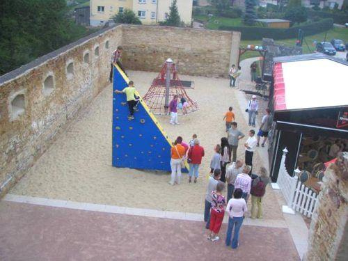 Klettermaximus am Spielhof Selka - Außenspielgerät zum Klettern