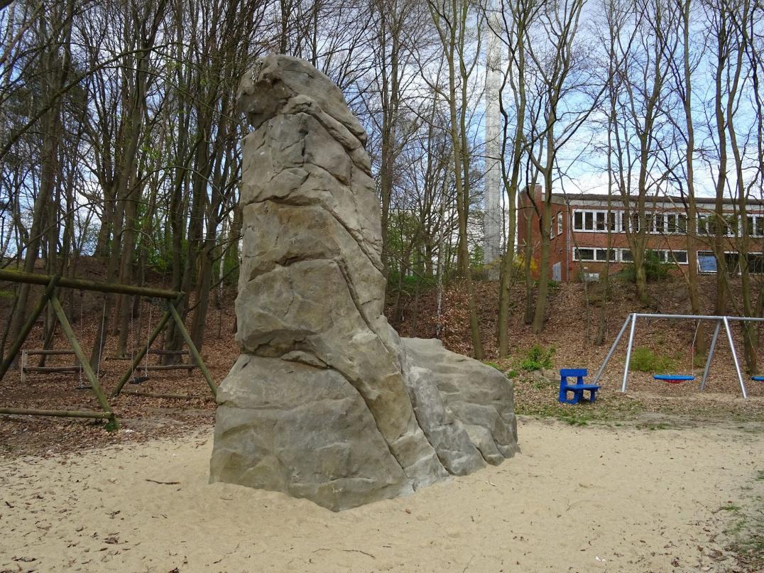 Kunstfelsen auf Spielplatz - Kletterfelsen aus Spritzbeton