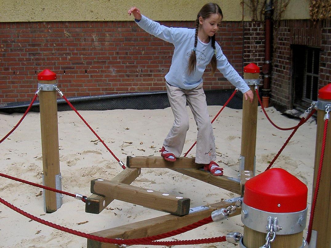 Motorik-Segment Tafelrunde - Außenspielanlage für den Schulhof und Spielplatz