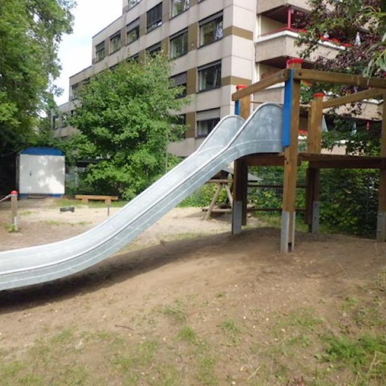 Rutsche mit Podest