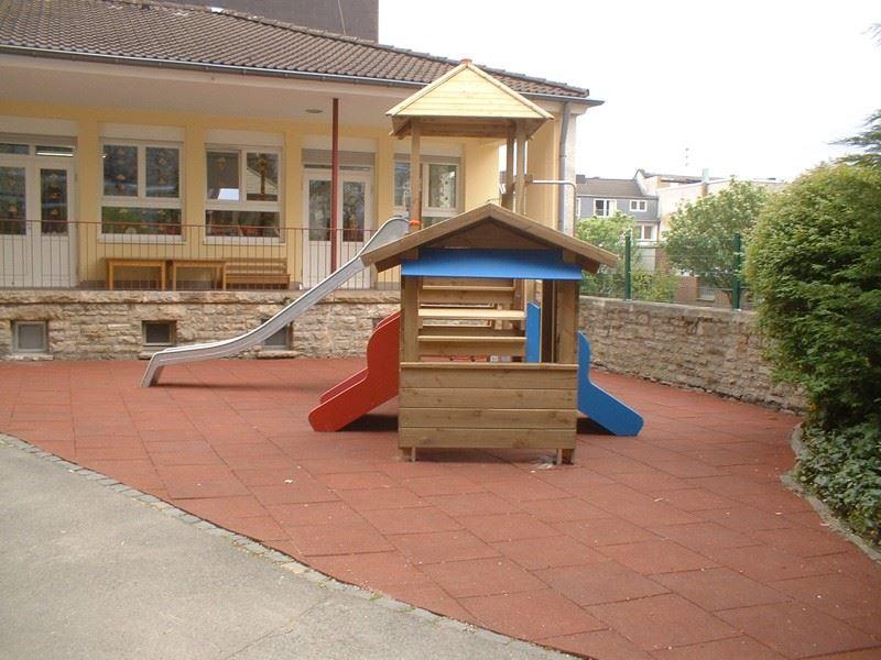 Spielgerät Außenanlage - mit Fallschutzplatten