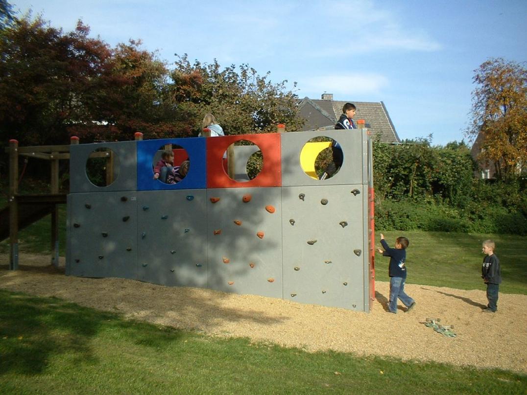 Klettermaximus S auf Sandfläche
