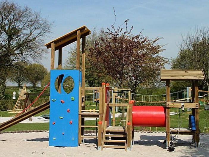 Spiellandschaft mit Klettermöglichkeit