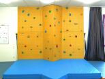 Kletterwand gelb