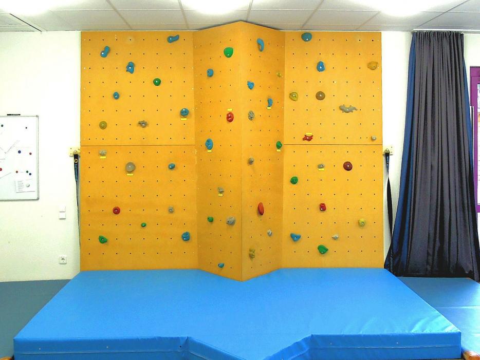 Kletterwand gelb