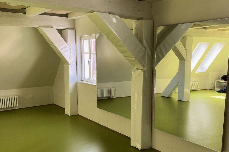 Balkenverkleidung Hort