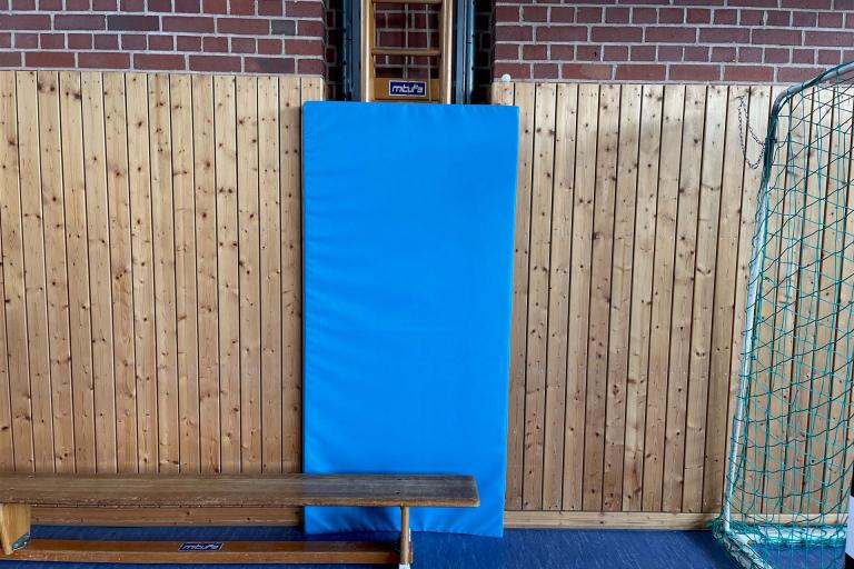 Prallschutzmatte vor Leiter