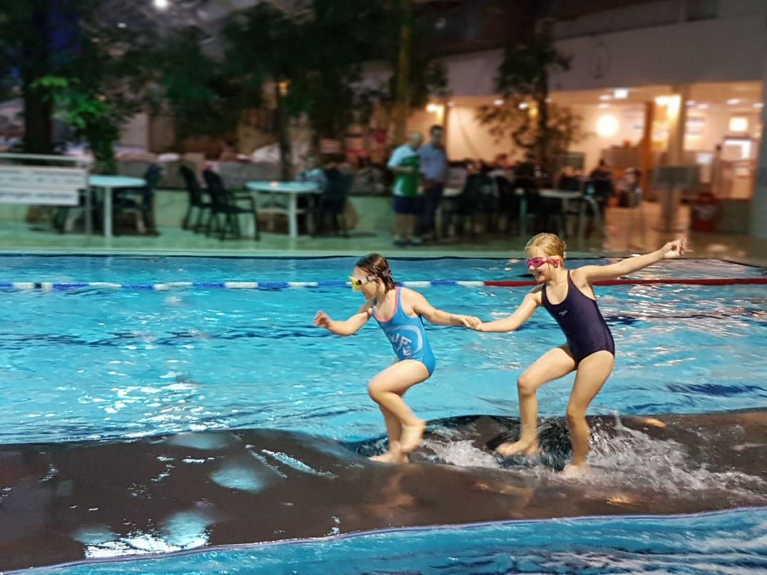Wasserlaufmatte im Hallenbad