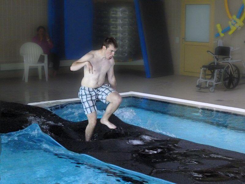 Wasserlaufmatte - geeignet zur Therapie - Es macht riesen Spaß auf der Wasserlaufmatte seine motorischen Fähigkeiten zu testen. Dabei ist es gar nicht so einfach das Gleichgewicht zu halten. Wasserlaufmatte - geeignet zur Therapie