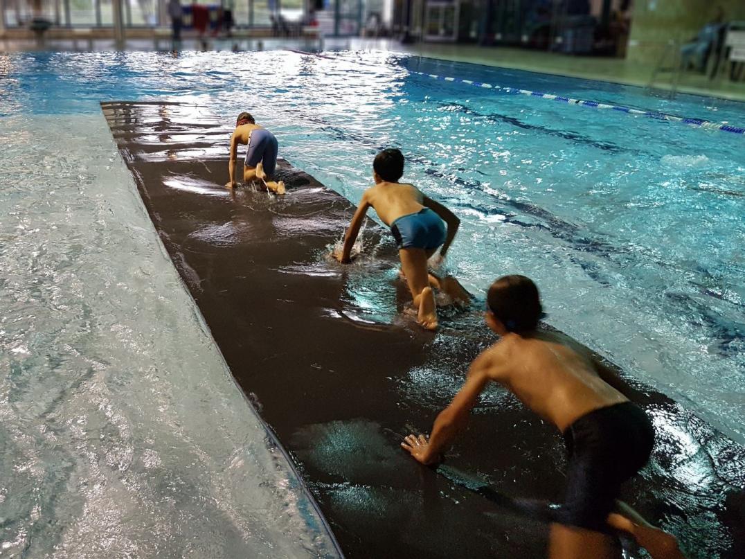 Wasserlaufmatte - Übung Krabbeln