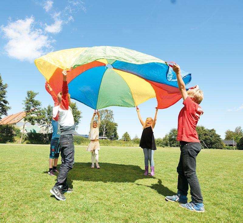 Schwungtuch von GONGE - Ein Schwungtuch bietet sehr viele verschiedene Spielmöglichkeiten und regt dadurch auch die Kreativität der Kinder an. Schwungtuch von GONGE