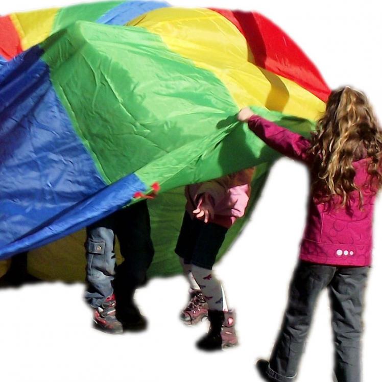 Schwungtuchspiele für Kinder - fördert Sozialverhalten und das Miteinander in Gruppen