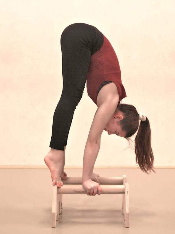 Handstandübung mit Parallettes - 1