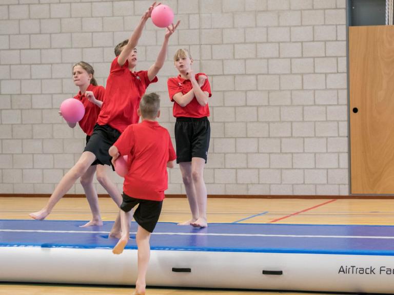 Übungen auf der Trampolin Turnmatte - Spiele und Übungen mit AirTrack