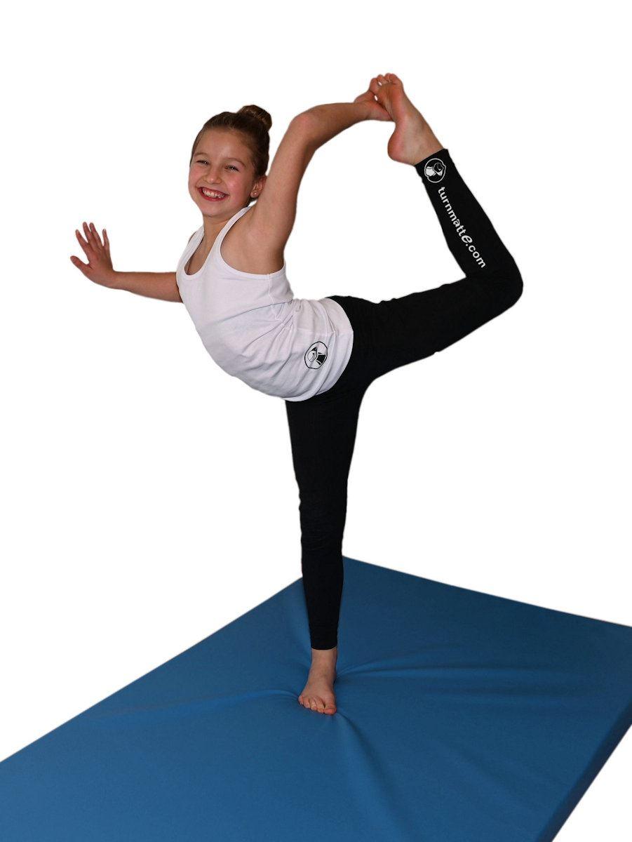 HANDSTANDÜBUNG - SCHRITT 1 - AUFWÄRMEN - Wenn man den Handstand lernen möchte, muss man sehr viel üben. Mit Ausdauer und Disziplin kann jeder diese Aufgabe bewältigen. HANDSTANDÜBUNG - SCHRITT 1 - AUFWÄRMEN