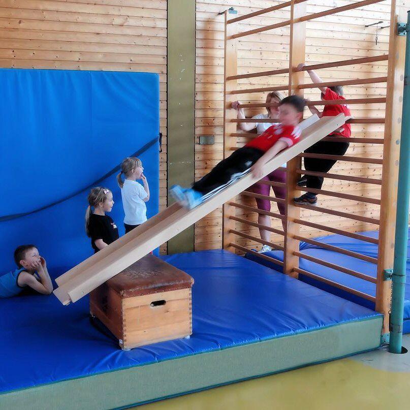 Weichboden-Rutschpartie - Weichbodenmatten-Spiele- und Übungen